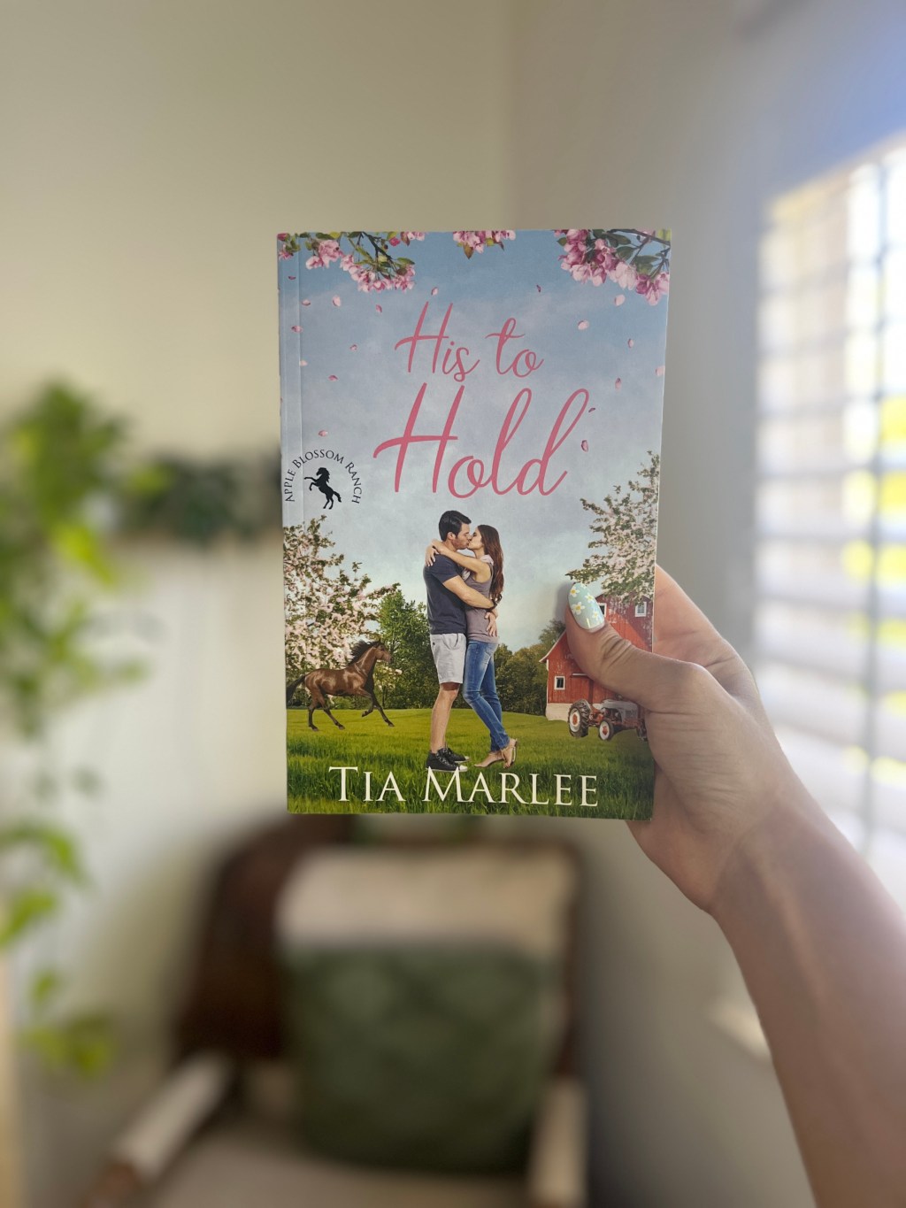His to Hold: A Heartfelt Review of a Sweet&nbsp;Romance